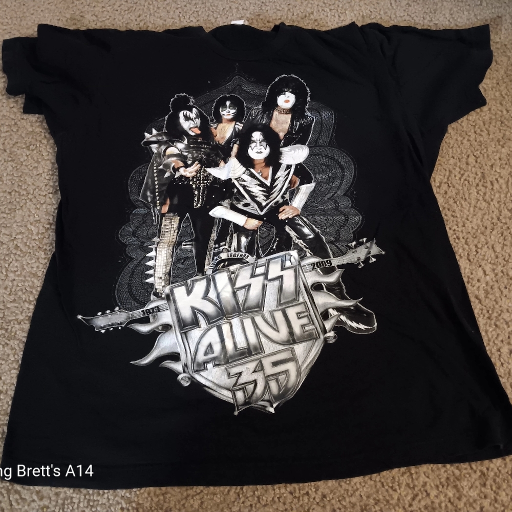 Men "Kiss" t shirt